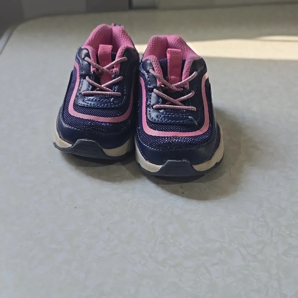 Oshkosh sneakers size 4‎